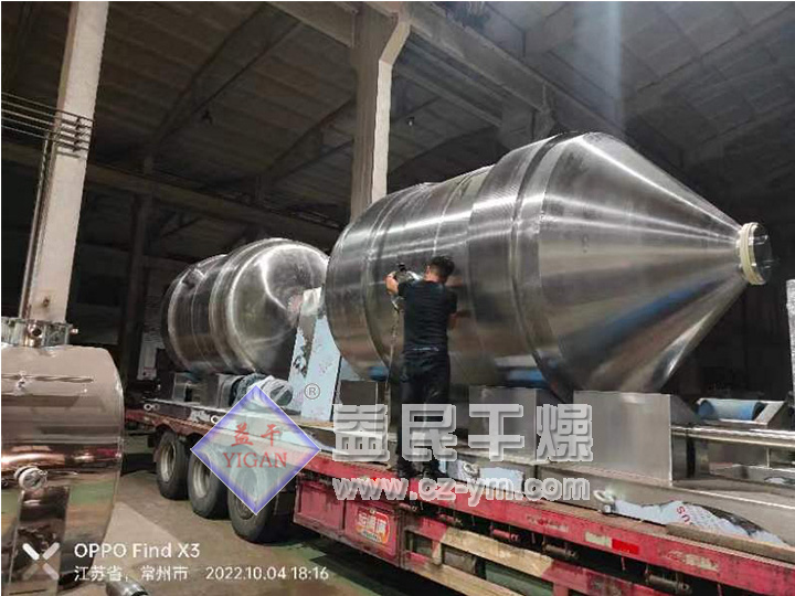 国庆假期末尾，由本公司研发的三台 YYH-10000一维运动混合机发往赣州吉锐新能源有限公司